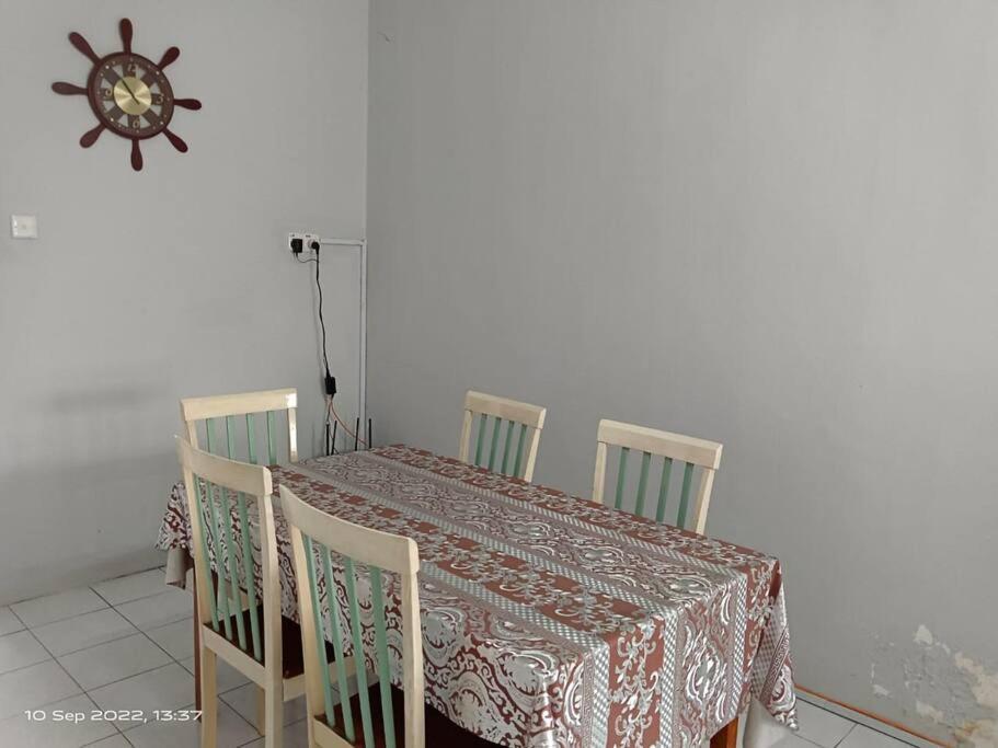 Vila Taufiq 34 Klia Sepang With 3 Airconds & Free Wi-Fi Banting  Exteriér fotografie